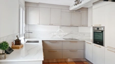 Maison à vendre 8 pièces LA CRAU (83) - Sur la place du Village - lumineuse - 165m²