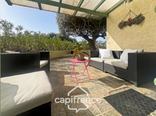 Maison à vendre 6 pièces LE LAVANDOU (83), 4 chambres, vue dégagée et de nombreuses terrasses.
