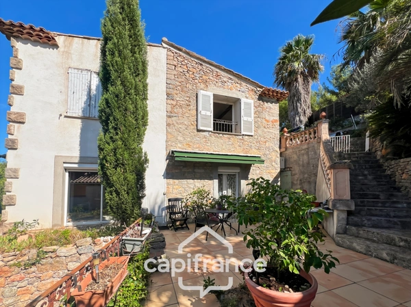 Maison à vendre 6 pièces HYERES (83) - Charme de l'ancien - 4 chambres - 200m2 habitables - Piscine - possibilité 2 appartements.