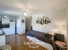 Dpt Var (83), à vendre  appartement T2 au port - au clame - Terrasse couverte de 12m².