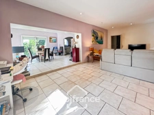 Maison à vendre 6 pièces HYERES (83) - Charme de l'ancien - 4 chambres - 200m2 habitables - Piscine - possibilité 2 appartements.