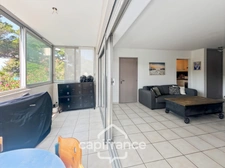 Dpt Var (83), for sale HYERES apartment at the port, loggia and parking space.
