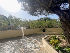 Maison à vendre 6 pièces LE LAVANDOU (83), 4 chambres, vue dégagée et de nombreuses terrasses.