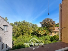 Appartement à vendre 4 pièces PORQUEROLLES (83), rare à la vente appartement 2 terasses et cave, vue et calme.