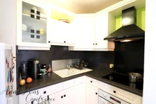 Dpt Var (83), for sale HYERES apartment at the port, loggia and parking space.