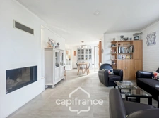Maison à vendre 6 pièces LE LAVANDOU (83), 4 chambres, vue dégagée et de nombreuses terrasses.