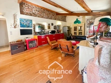 House for sale 6 rooms HYERES (83) - Old world charm - 4 bedrooms - 200m2 living space - Swimming pool - possibility of 2 apartments.