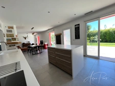Dpt Var (83), à vendre HYERES Villa sans vis à vis- 1000m² de terrain - 3 chambres  - piscine - jardin - GARAGE.
