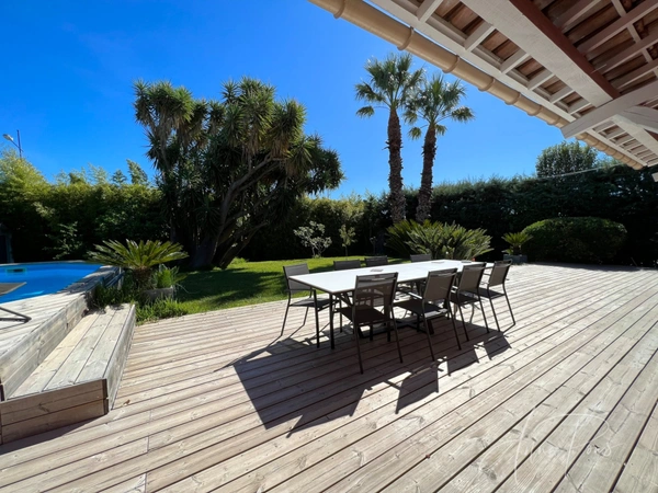 Dpt Var (83), à vendre HYERES Villa sans vis à vis- 1000m² de terrain - 3 chambres  - piscine - jardin - GARAGE.