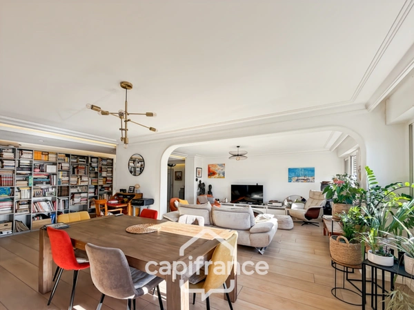 Appartement à vendre 4 pièces HYERES (83) - 147m2- 4ème et dernièr Etage- Accès direct GARAGE