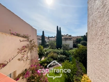 Appartement à vendre 4 pièces PORQUEROLLES (83), rare à la vente appartement 2 terasses et cave, vue et calme.