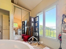 House for sale 6 rooms HYERES (83) - Old world charm - 4 bedrooms - 200m2 living space - Swimming pool - possibility of 2 apartments.