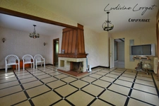 Maison traditionnelle à vendre avec travaux à Soissons(02) bien situé – 6 pièces- 140 m² habitables–Vivable de plain- pied–4 chambres-Sous sol total–Carport–Double garage –Terrain 1200m2