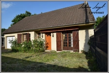 A vendre Maison traditionnelle à rénover-5 pièces CHATEAU THIERRY (02)  129 m² habitables – 3 chambres – Garage –cave - Terrain de 313 m²- Vivable de plain-pied Proche Avenue de Paris.