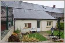 Proche VILLERS-COTTERETS (15km) et NEUILLY-SAINT-FRONT (6km)- à vendre maison en pierre mitoyenne- 85m2 - 2 pièces- 1 chambre– grenier – Terrain 164m2