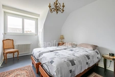 Maison à vendre 5 pièces SOISSONS(02) cœur du centre-ville – 223 m2 habitables – 4 chambres – 3 salles d’eau - sous-sol- 3 garages - terrain 554m2- Aucuns travaux- DPE D
