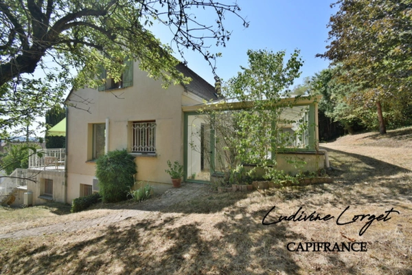 Maison à vendre à Château-Thierry (02) – 260 m² – 4 chambres + bureau – Sous-sol 70 m² – Terrasse 70 m² – Terrain clos 1 464 m² – Très belle vue – Exposition Est/Ouest – Proche écoles – Quartier calme