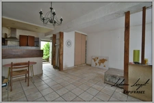Maison de ville avec terrain à vendre 4 pièces NEUILLY SAINT FRONT (02) Maison à rénover- 69m2- 3 chambres – grenier – une dépendance -Terrain 147m2