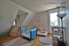 Proche Nogent-L’Artaud (8min) Chezy-Sur-Marne (6min) Maison traditionnelle de 200 m² - Vue panoramique – 5 chambres- Grande pièce de vie -Piscine -Terrasse 100m2- Sous-sol total -terrain 1384m2 DPE C 