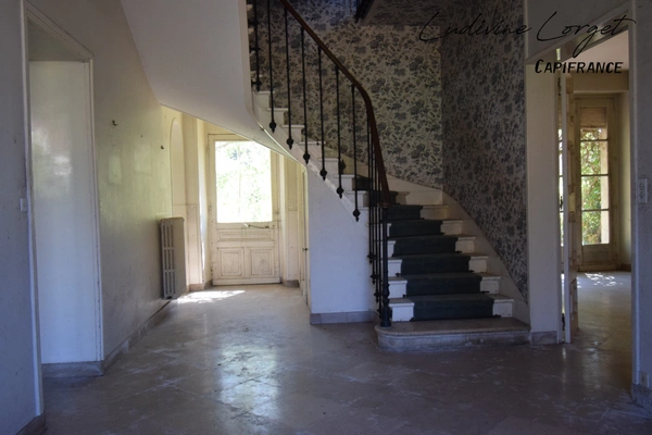 A vendre Corps de ferme à rénover entièrement proche BETZ(60)– Maison de maître de 450 m² -8 chambres -plusieurs bâtiments et terrain de 6 000 m² – Projet destiné à un professio