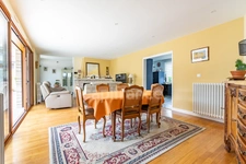 Maison à vendre 5 pièces SOISSONS(02) cœur du centre-ville – 223 m2 habitables – 4 chambres – 3 salles d’eau - sous-sol- 3 garages - terrain 554m2- Aucuns travaux- DPE D
