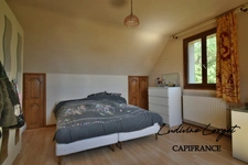 Maison à vendre à Château-Thierry (02) – 260 m² – 4 chambres + bureau – Sous-sol 70 m² – Terrasse 70 m² – Terrain clos 1 464 m² – Très belle vue – Exposition Est/Ouest – Proche écoles – Quartier calme