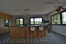 Proche Nogent-L’Artaud (8min) Chezy-Sur-Marne (6min) Maison traditionnelle de 200 m² - Vue panoramique – 5 chambres- Grande pièce de vie -Piscine -Terrasse 100m2- Sous-sol total -terrain 1384m2 DPE C 