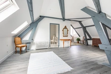Maison à vendre 5 pièces SOISSONS(02) cœur du centre-ville – 223 m2 habitables – 4 chambres – 3 salles d’eau - sous-sol- 3 garages - terrain 554m2- Aucuns travaux- DPE D