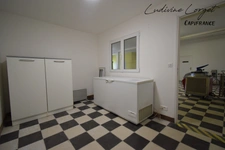 A vendre Local professionnel loué /bureau proche de EPERNAY (51)À vendre – Pressoir - cuverie -stockage -bureaux – 423m2