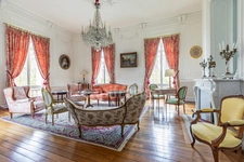 Castle for sale near Soissons – 720 m² with 5 bedrooms, separate outbuilding of 85 m², indoor swimming pool, large garage and 2.57 hectares of grounds