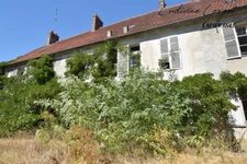 A vendre Corps de ferme à rénover entièrement proche BETZ(60)– Maison de maître de 450 m² -8 chambres -plusieurs bâtiments et terrain de 6 000 m² – Projet destiné à un professio