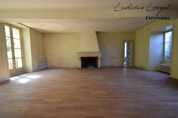 A vendre Corps de ferme à rénover entièrement proche BETZ(60)– Maison de maître de 450 m² -8 chambres -plusieurs bâtiments et terrain de 6 000 m² – Projet destiné à un professio