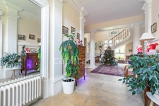 Castle for sale near Soissons – 720 m² with 5 bedrooms, separate outbuilding of 85 m², indoor swimming pool, large garage and 2.57 hectares of grounds