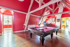 Castle for sale near Soissons – 720 m² with 5 bedrooms, separate outbuilding of 85 m², indoor swimming pool, large garage and 2.57 hectares of grounds