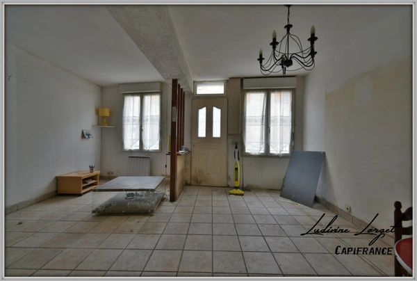 Maison de ville avec terrain à vendre 4 pièces NEUILLY SAINT FRONT (02) Maison à rénover- 69m2- 3 chambres – grenier – une dépendance -Terrain 147m2