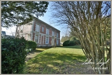 Corps de ferme avec Maison bourgeoise à vendre - Au nord de Soissons (02 Aisne) (14km) – maison de 335 m² -6 chambres - Dépendances - Garages – Hangars- Idéal entrepreneur-Artisan - Terrain 1.18ha 