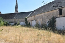 A vendre Corps de ferme à rénover entièrement proche BETZ(60)– Maison de maître de 450 m² -8 chambres -plusieurs bâtiments et terrain de 6 000 m² – Projet destiné à un professio