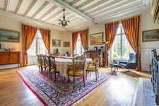 Castle for sale near Soissons – 720 m² with 5 bedrooms, separate outbuilding of 85 m², indoor swimming pool, large garage and 2.57 hectares of grounds