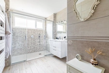 Maison à vendre 5 pièces SOISSONS(02) cœur du centre-ville – 223 m2 habitables – 4 chambres – 3 salles d’eau - sous-sol- 3 garages - terrain 554m2- Aucuns travaux- DPE D