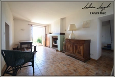 Proche de Neuilly-Saint-Front  (6km) et de Villers-Cotterêts (15km), située dans un petit village plein de charme, je vous propose de découvrir cette belle maison en pierre mitoyenne.