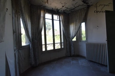 A vendre Corps de ferme à rénover entièrement proche BETZ(60)– Maison de maître de 450 m² -8 chambres -plusieurs bâtiments et terrain de 6 000 m² – Projet destiné à un professio