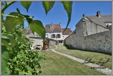 Maison de ville avec beau terrain – 10 min de La Ferté-Milon (02460)– 133 m² – 3/4 chambres – Atelier – Carport – Terrain 623 m²