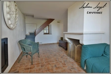 Proche de Neuilly-Saint-Front  (6km) et de Villers-Cotterêts (15km), située dans un petit village plein de charme, je vous propose de découvrir cette belle maison en pierre mitoyenne.