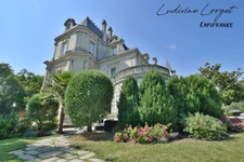 Château à vendre proche de Soissons – 720 m² avec 5 chambres -Maison indépendante de 85 m², piscine couverte, grand garage et parc de 2,57 hectares