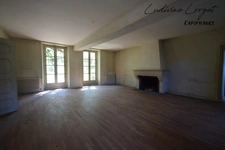 A vendre Corps de ferme à rénover entièrement proche BETZ(60)– Maison de maître de 450 m² -8 chambres -plusieurs bâtiments et terrain de 6 000 m² – Projet destiné à un professio
