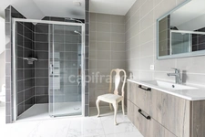 Maison à vendre 5 pièces SOISSONS(02) cœur du centre-ville – 223 m2 habitables – 4 chambres – 3 salles d’eau - sous-sol- 3 garages - terrain 554m2- Aucuns travaux- DPE D