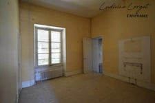 A vendre Corps de ferme à rénover entièrement proche BETZ(60)– Maison de maître de 450 m² -8 chambres -plusieurs bâtiments et terrain de 6 000 m² – Projet destiné à un professio
