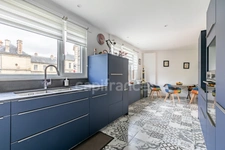 Maison à vendre 5 pièces SOISSONS(02) cœur du centre-ville – 223 m2 habitables – 4 chambres – 3 salles d’eau - sous-sol- 3 garages - terrain 554m2- Aucuns travaux- DPE D