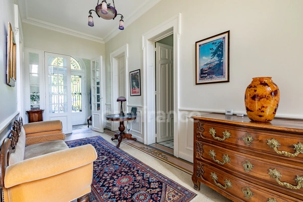  MAISON BOURGEOISE A VENDRE 11 PIECES (SOiSSONS) – 406 m² – 6 CHAMBRES – 5 SALLES D’EAU / SALLE DE BAINS – SALLE DE RECEPTION- SOUS- SOL – GARAGE - PISCINE – JARDIN DE 1 430 m²