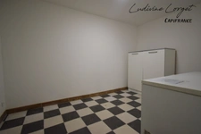 A vendre Local professionnel loué /bureau proche de EPERNAY (51)À vendre – Pressoir - cuverie -stockage -bureaux – 423m2